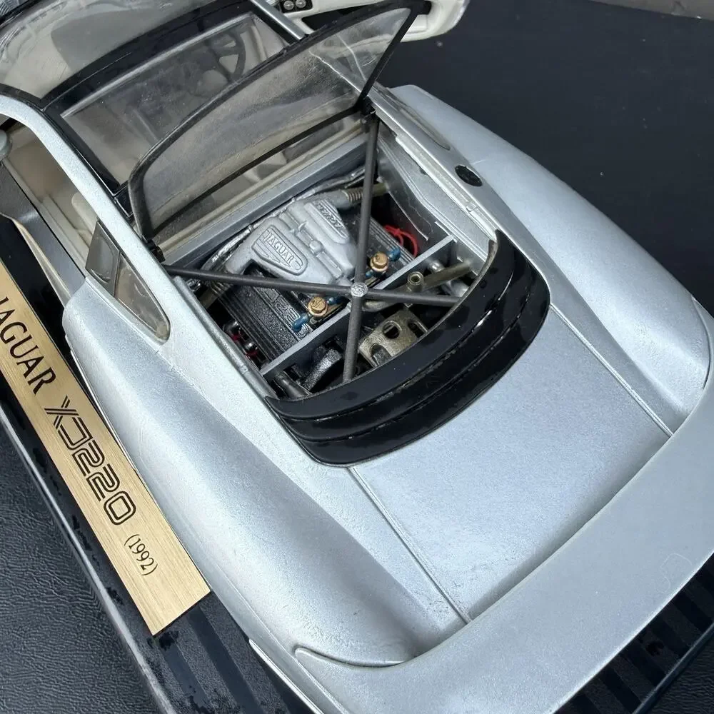 1:24 Maisto 1992 Jaguar XJ220 silver